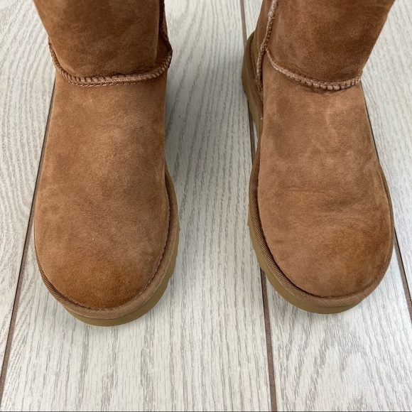 UGG Classic II Genuine Shearling Lined Short Boot US5 Chestnut Suede $170 - Picture 3 of 11
